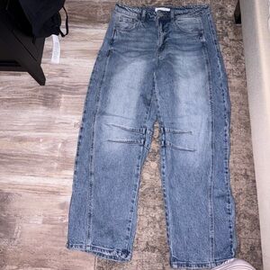 Trendy barrel jeans! Never worn! Brand Vervet size 29